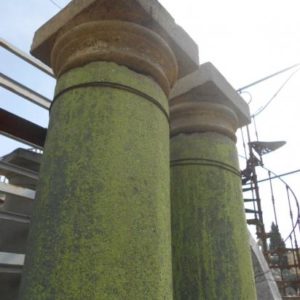 Coppia di Colonne in Pietra