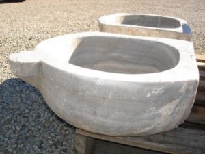 Lavabo in Marmo Angolare di Recupero