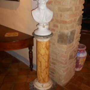 Colonna Gialla in Legno Laccato