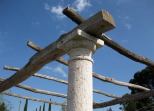 Gazebo in Pietra Chiara Completo