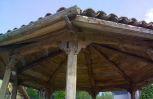 Antico Gazebo in Legno Originale.