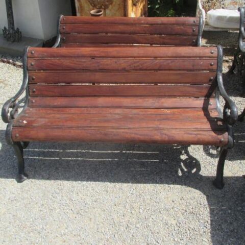 Panchina in ghisa e legno