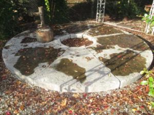 Fontana in Pietra Chiara con Cannella