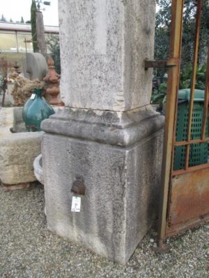 Coppia di Colonne in Pietra