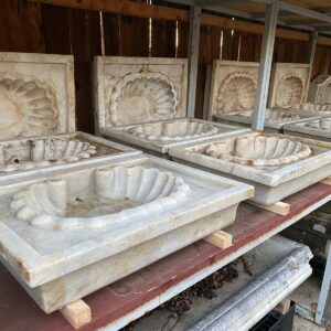 Full marble washbasins with shell