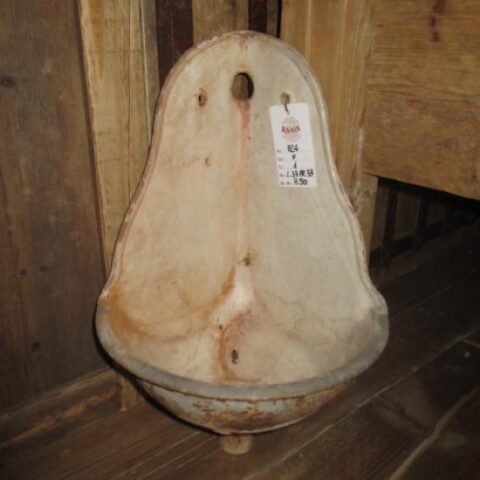 Lavandino ad angolo in metallo