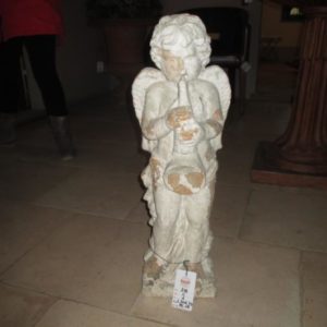 Statua in terracotta di Angelo con Piffero