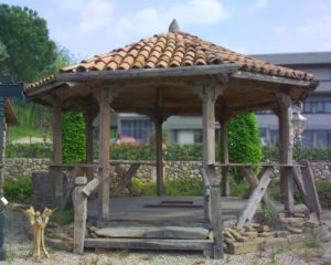 Antico Gazebo in Legno Originale.