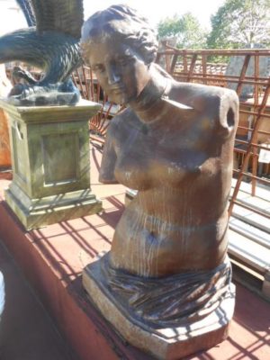 Busto di Donna in Ghisa