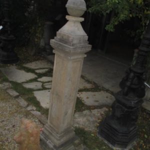 Colonne in Pietra con Capitelli (Vendita e Prezzo a Coppia)