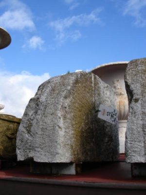 Coppia di Mensole in Pietra Chiara