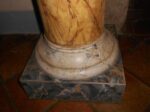 Colonna Gialla in Legno Laccato