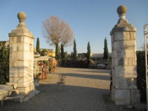 Coppia di Colonne in Pietra Chiara