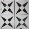 Maioliche italiane antiche bianche con decorazioni geometriche nere