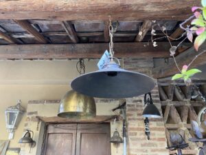 Lampadario con piatto in ottone