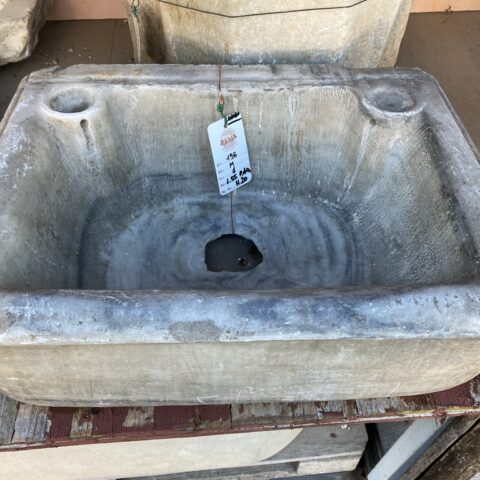 Lavabo in marmo squadrato