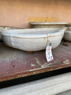 Lavabo in marmo particolare