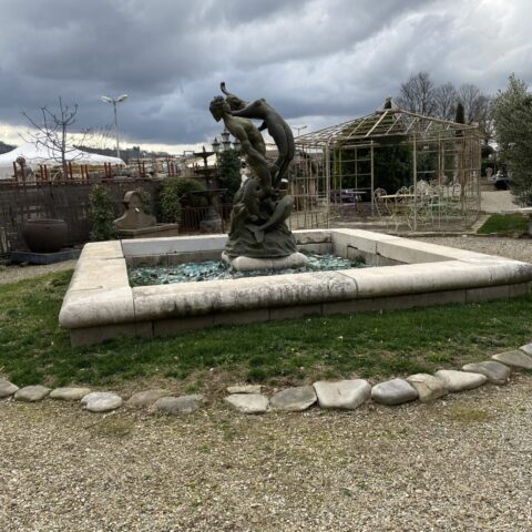 Fontana Antica Completa di Isolotto in Pietra Chiara