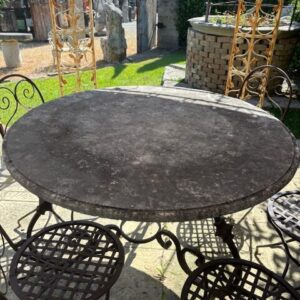 Tavolo in travertino rotondo