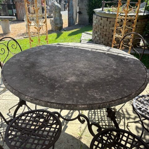 Tavolo in travertino rotondo
