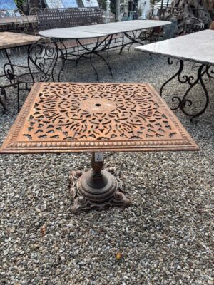 Tavolo in Ghisa Quadrato