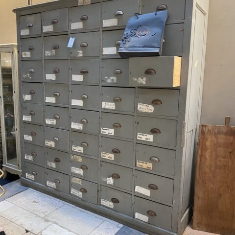 Cassettiera  industriale  a  40  Cassetti