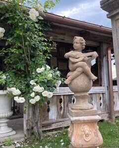 Putto su sfera chitarra