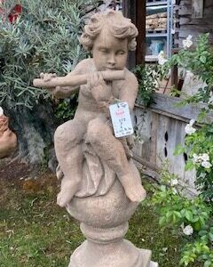 Putto su sfera flauto
