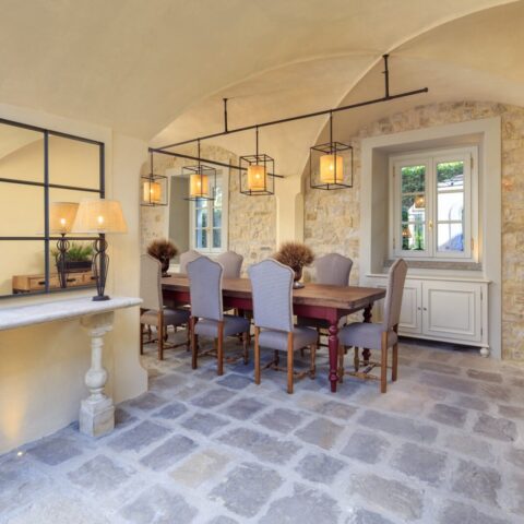 Pavimento in Pietra Arenaria di Recupero