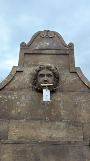 Fontana a Muro in Pietra
