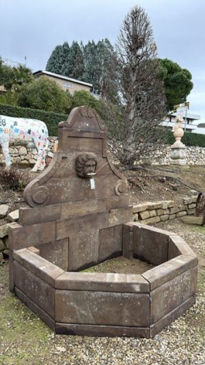 Fontana a Muro in Pietra