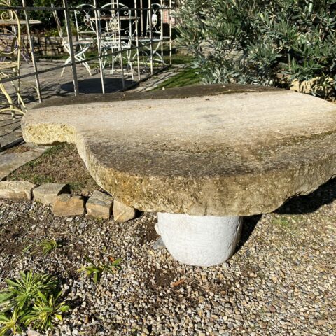 Tavolo in Pietra Nuvola