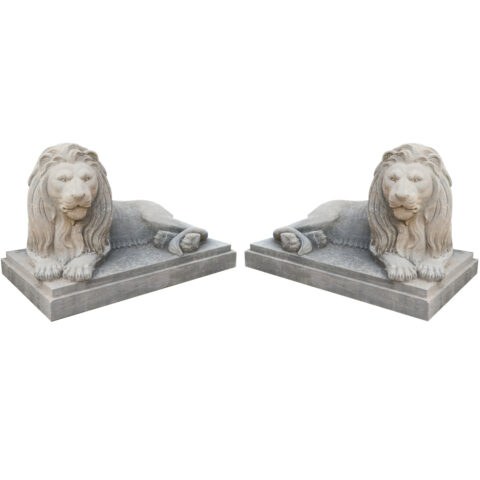 Coppia di Leoni a Terra in Pietra