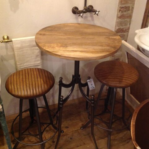 Tavolo "Cecina" con Piano in Legno