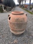 Orcio in terracotta con fori