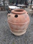 Orcio in terracotta con fori