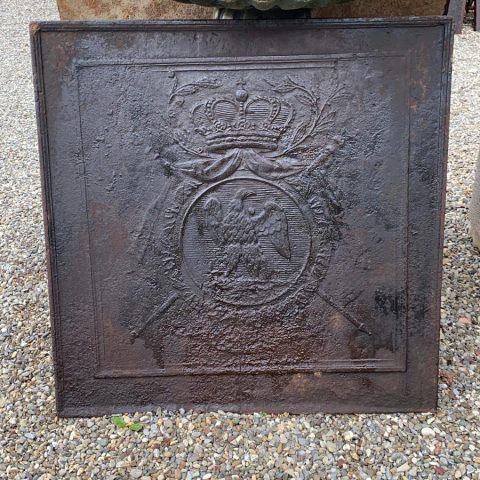 Frontone in ghisa Aquila