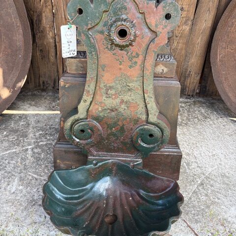 Fontana in Ghisa a Muro Antica