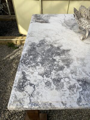 Piano in Travertino con Gambe in Legno