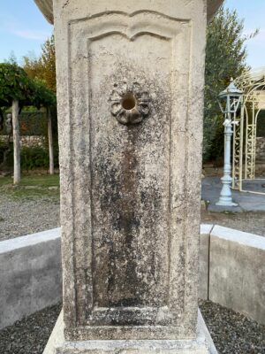 Fontana in Pietra ottagonale Castelli Romani