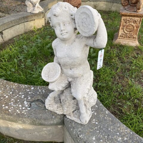 Putto in Pietra con Piatti