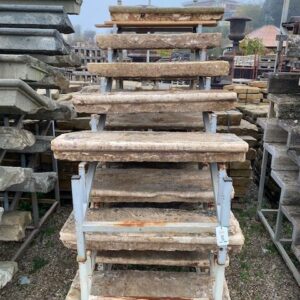 Scalini in Pietra Chiara senza Alzata