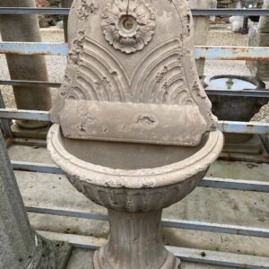 Fontana a Muro Levante