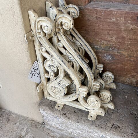 Coppia di Mensole in Ghisa Modigliani Panna