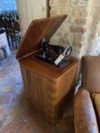 Mobiletto con Macchina da Cucire Singer