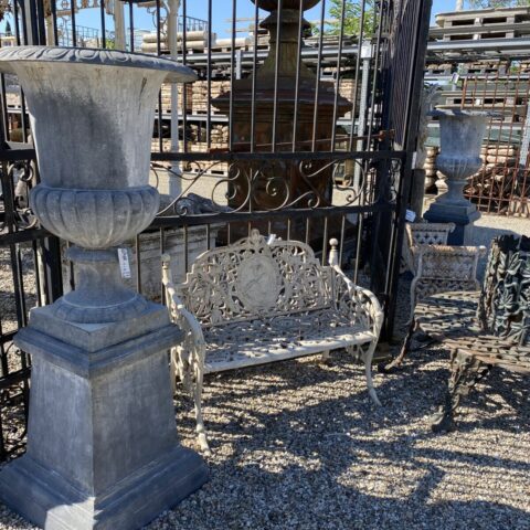 Coppia di Vasi in Ghisa con Base Villa Bardini Grandi