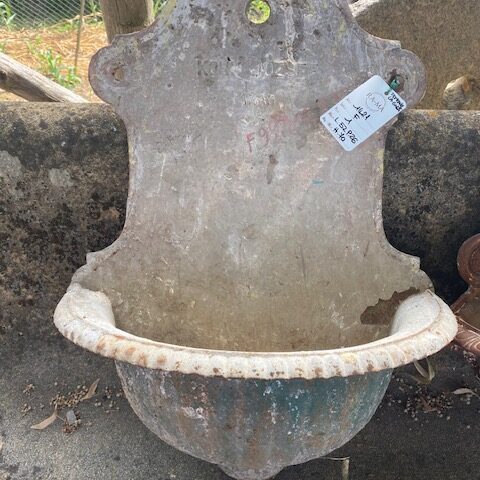 Fontanella in Ghisa a Muro Antica