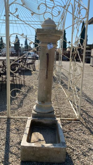 Fontana  con Colonnino e Vaschetta in Pietra