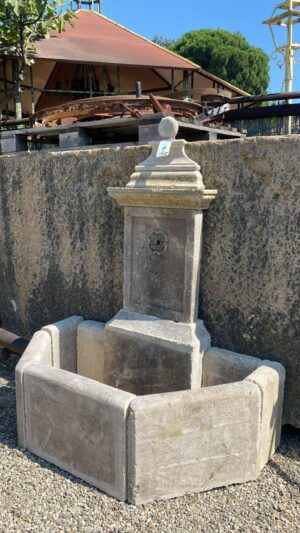 Fontana a Muro Vitorchiano in Pietra