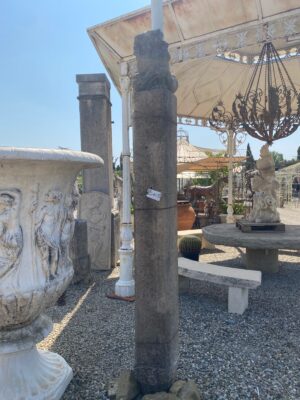 Colonna in Pietra Grande Gargoyl